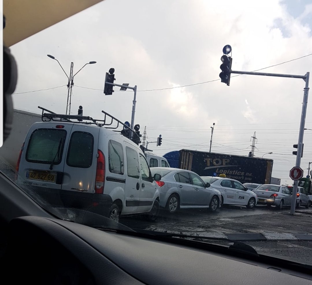 הרמזורים בצומת הנמל אשדוד אינם פעילים, עומס תנועה במקום