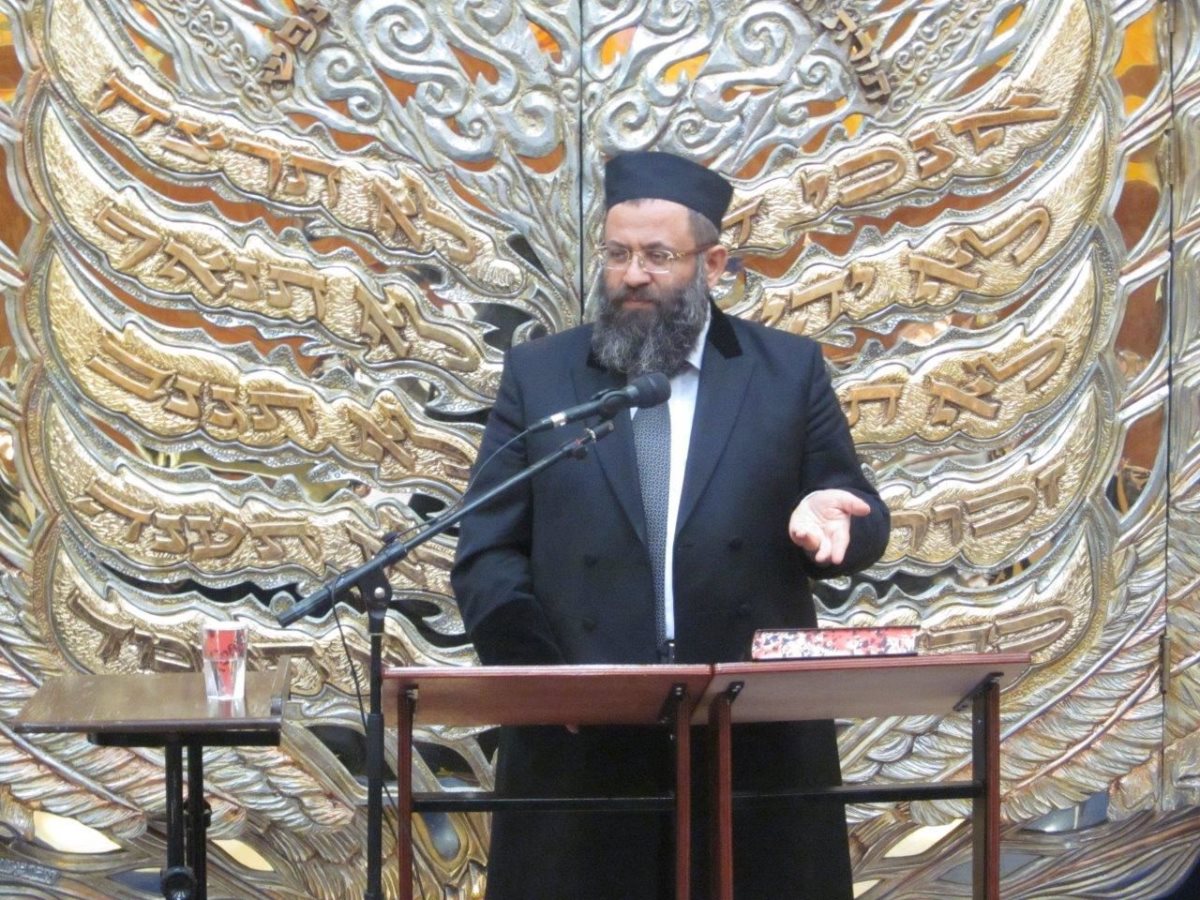 הרב יעקב גאגולהשווילי בשיעורו. צילום: שוקי לרר