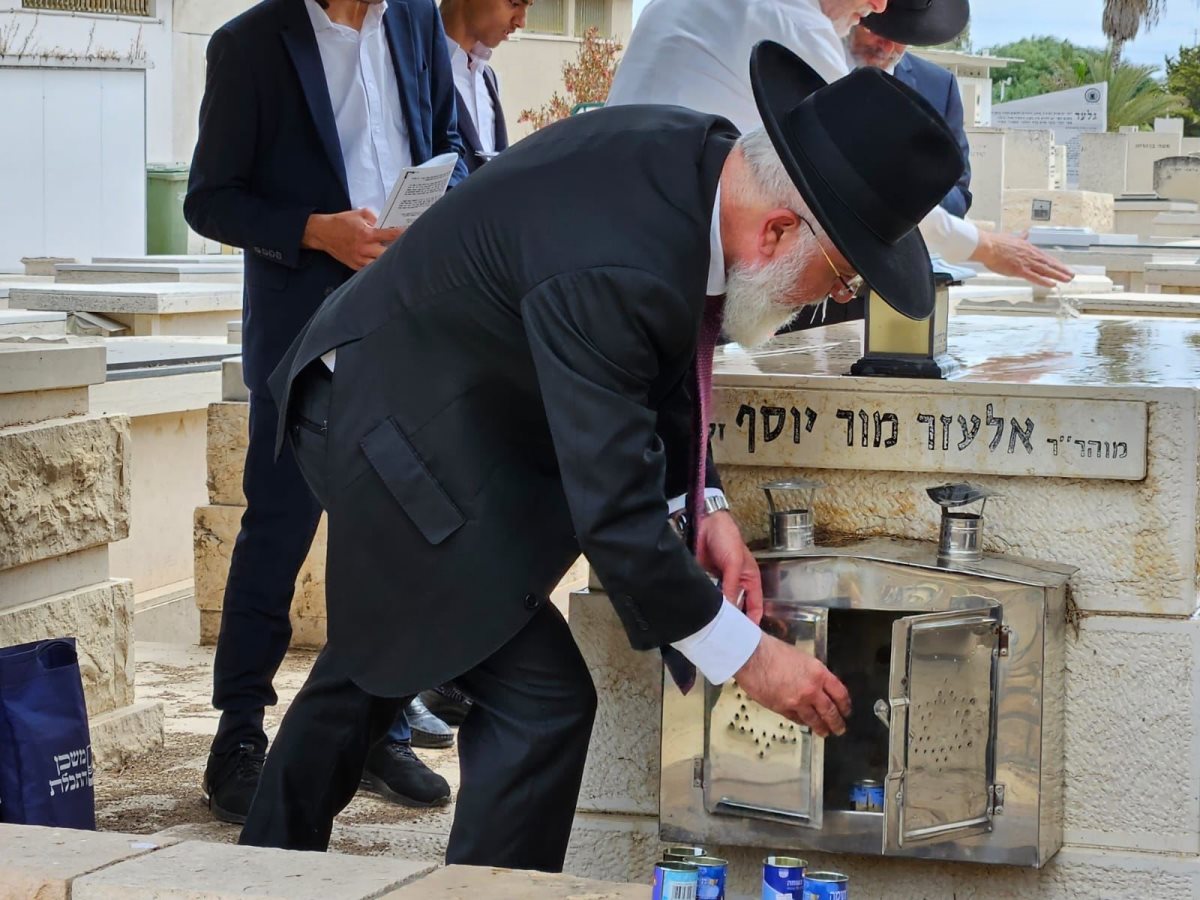 ישיבה על קברו. א&#39; מיכאלי