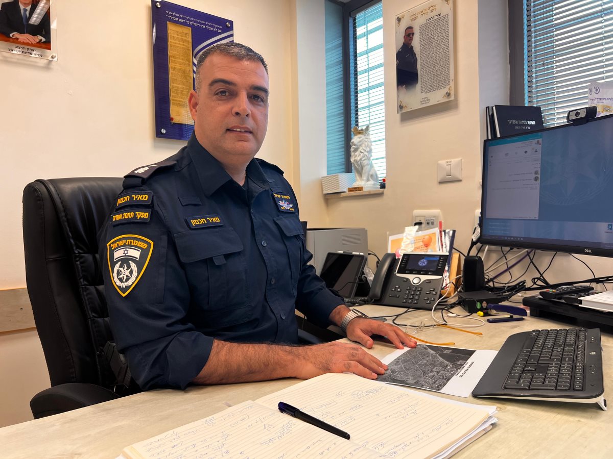מפקד תחנת המשטרה באשדוד סנ&quot;צ מאיר חכמון (צילום: אורי קריספין)