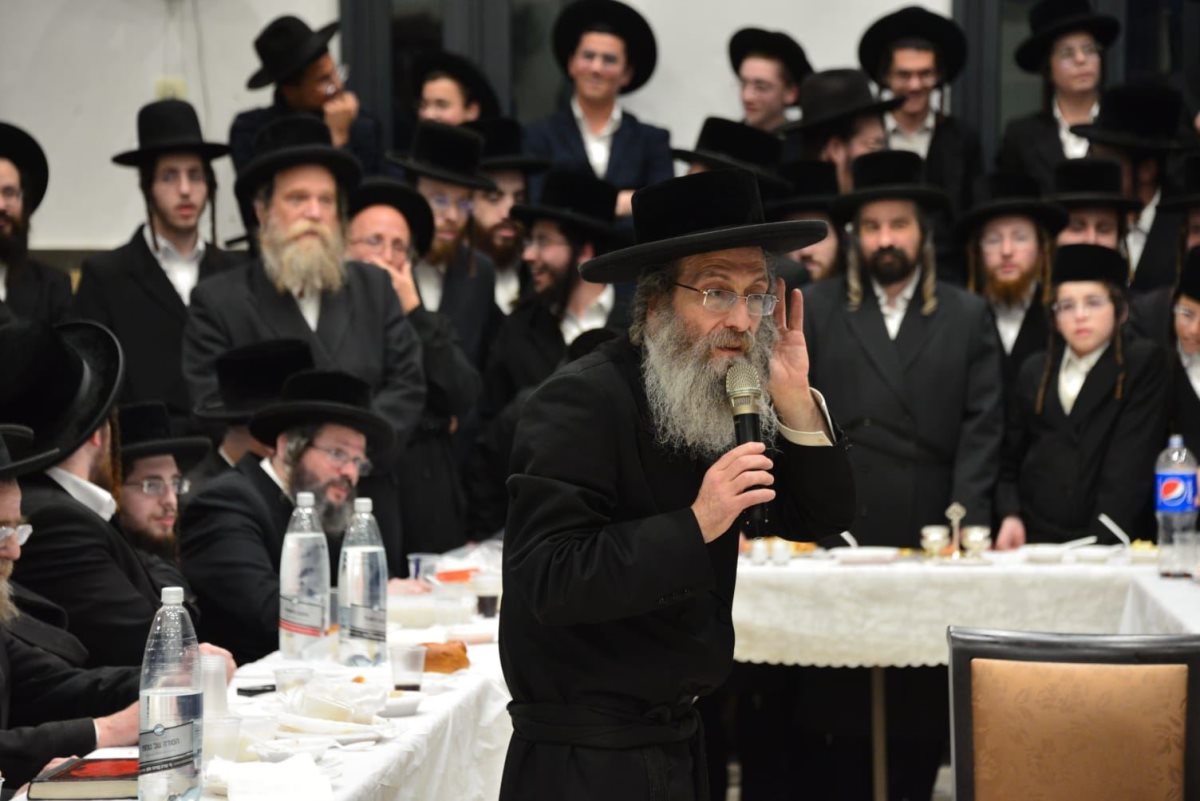 רבי אלימלך בידרמן בסעודת רח אדר. יוסי לוי