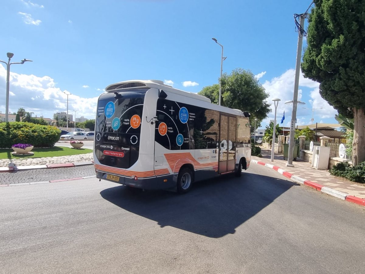 האוטובוס האוטונומי בנסיעה. מקור: משרד התחבורה