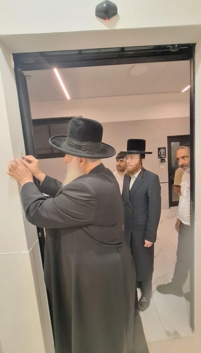 באדיבות המצלם