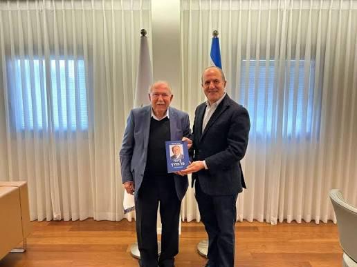 לסרי עם המנוח. צילום: עירית אשדוד