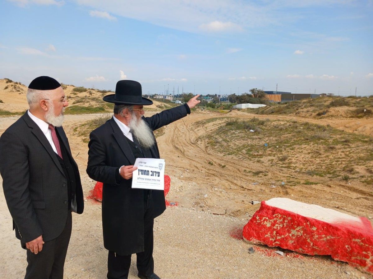 הרב דהן עם הרב קלמנוביץ&#39;. צילום: א. מיכאלי