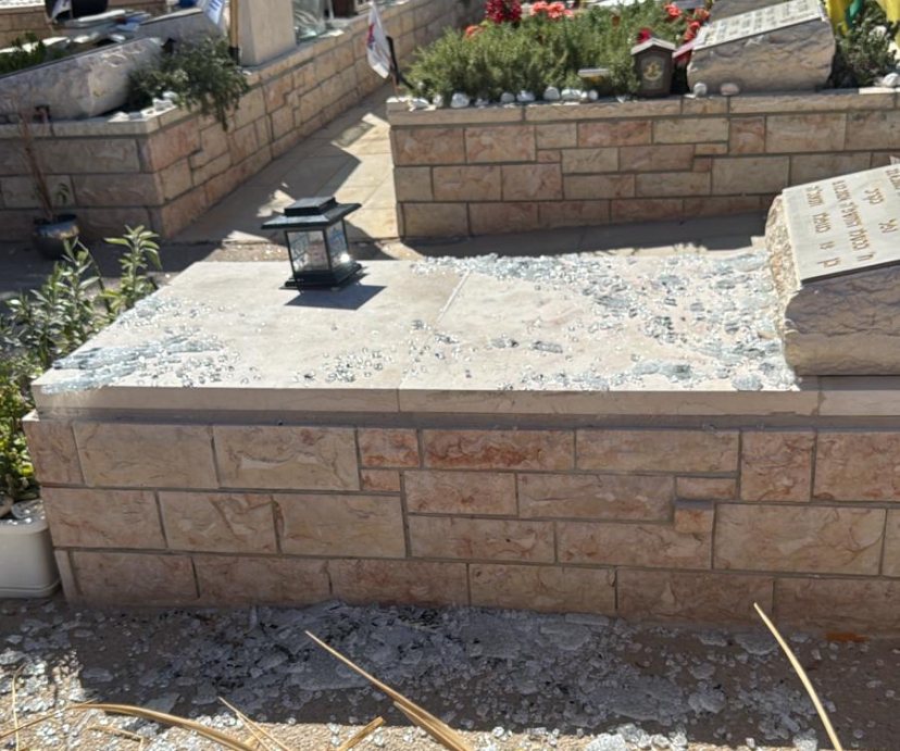 אחד הקברים שחוללו