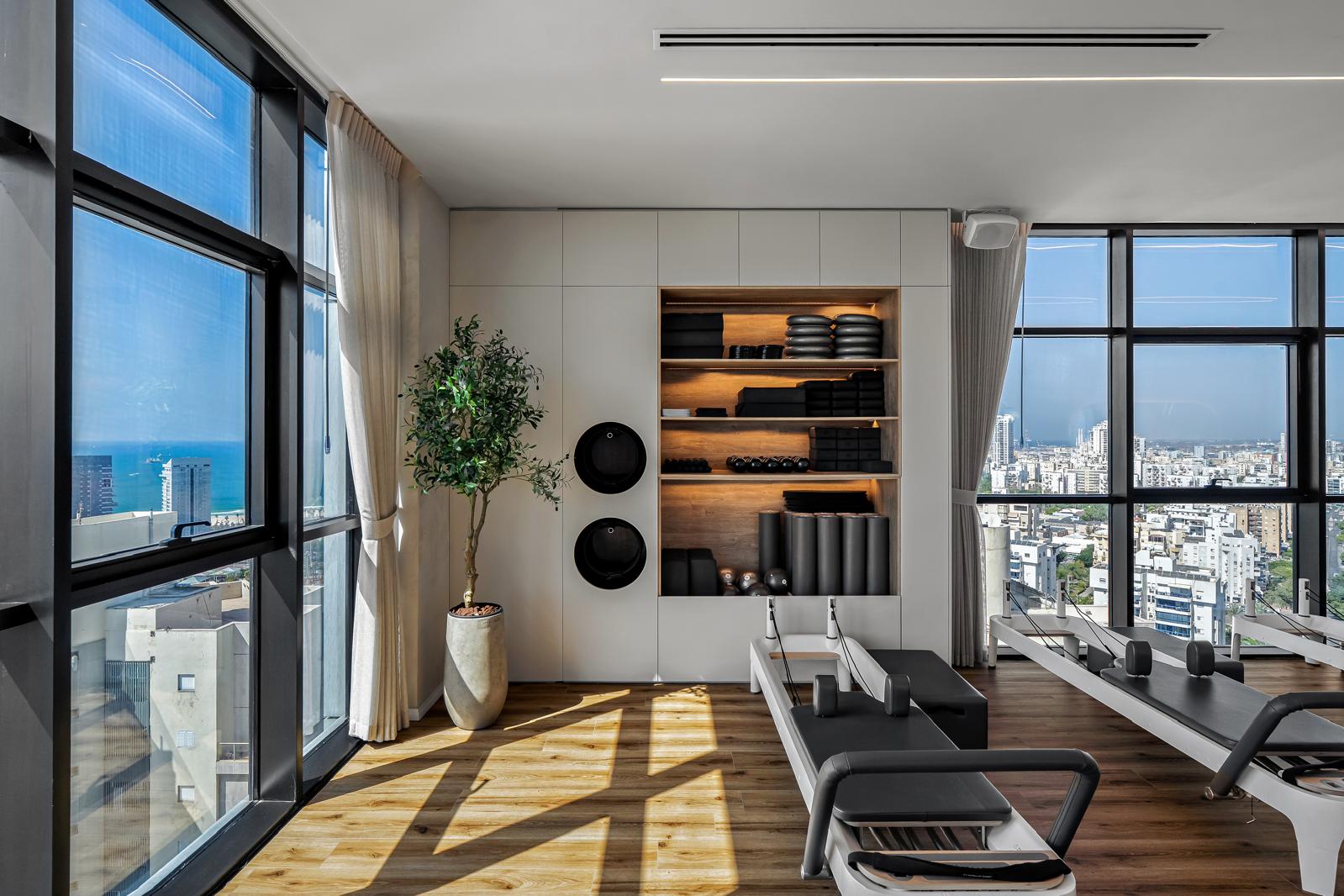 באדיבות הסטודיו