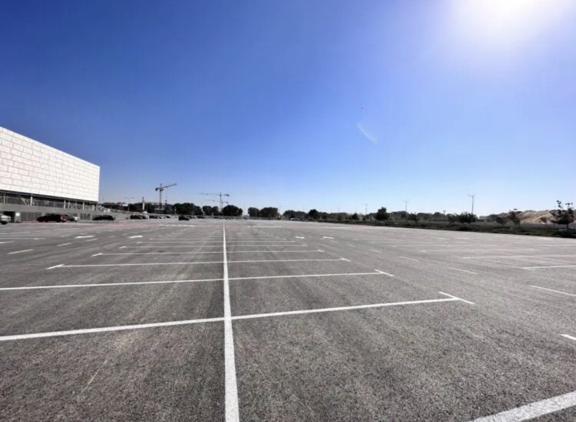 חניה לנוסעי הרכבת בסמוך לביג פאשן