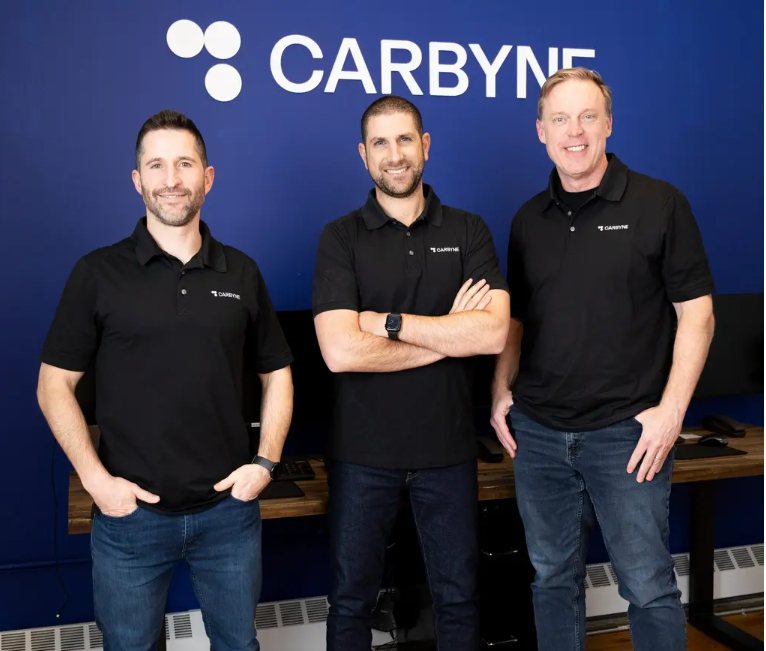 המייסדים: אלכס דיזינגוף, אמיר אליחיה וכריס היל. תמונה: Carbyne