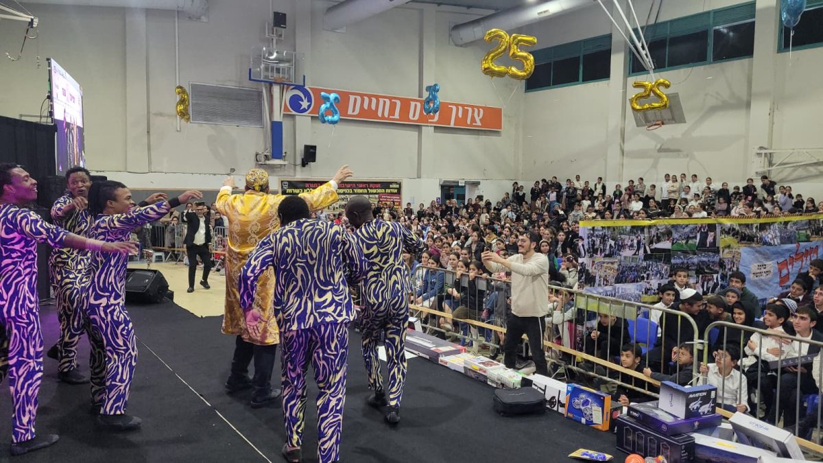 ילדי זמרת הארץ במסיבת חנוכה