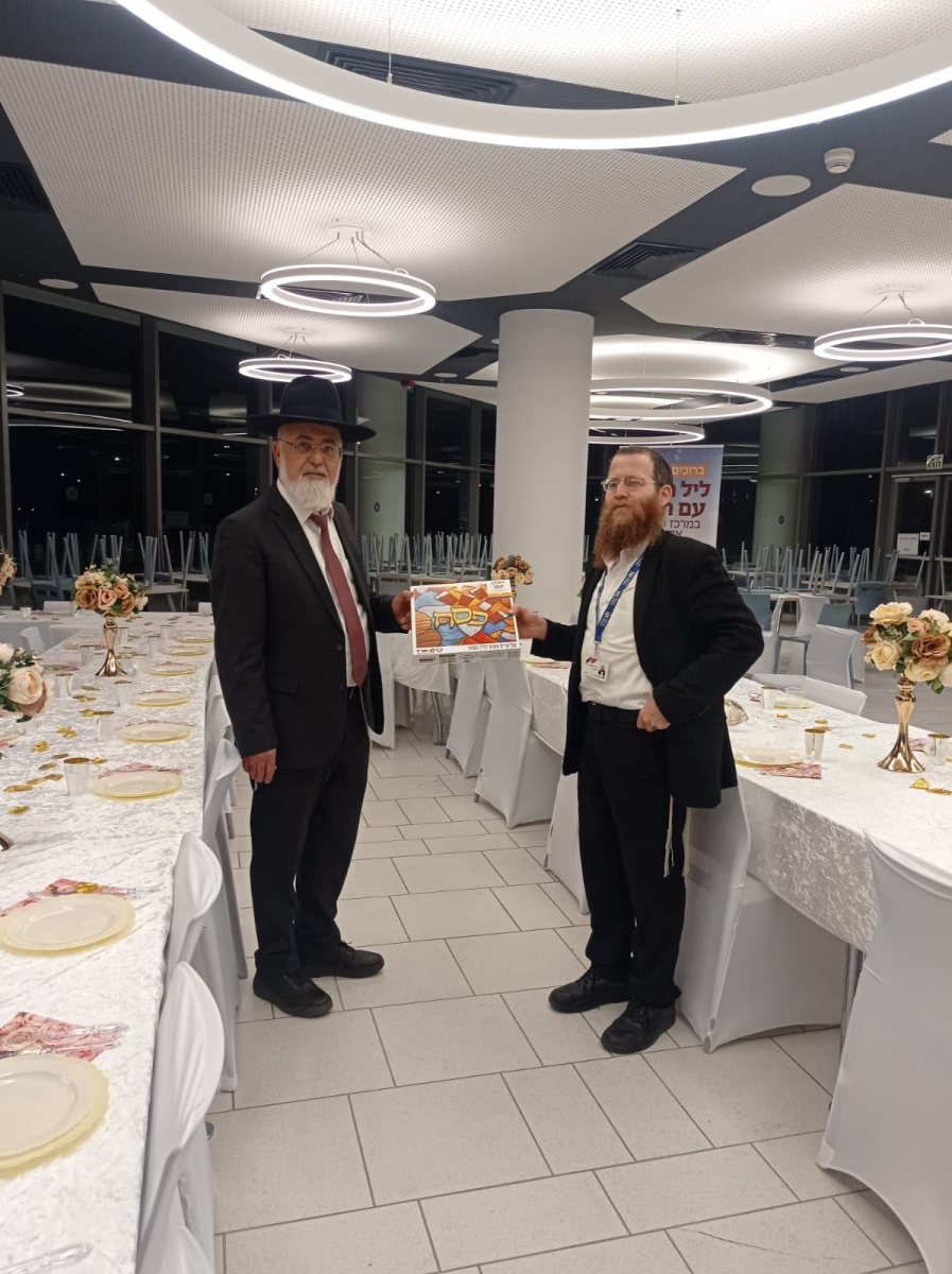 שליח חב"ד באסותא עם יו"ר המועה"ד הרב דהן. א' מיכאלי