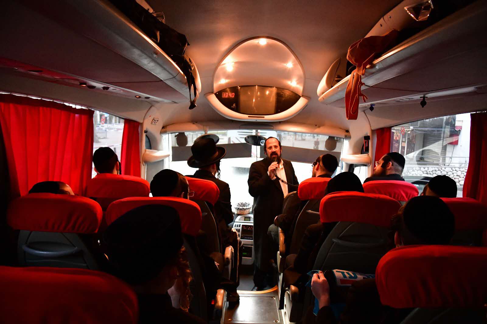 הרב טננהויז בטיול. יוסי לוי