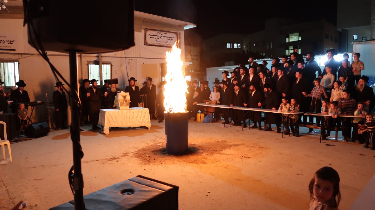 ההדלקה בשומרי אמונים. מעגלים