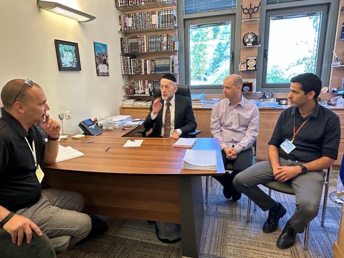 ח&quot;כ מקלב בפגישה להתנעת היוזמה