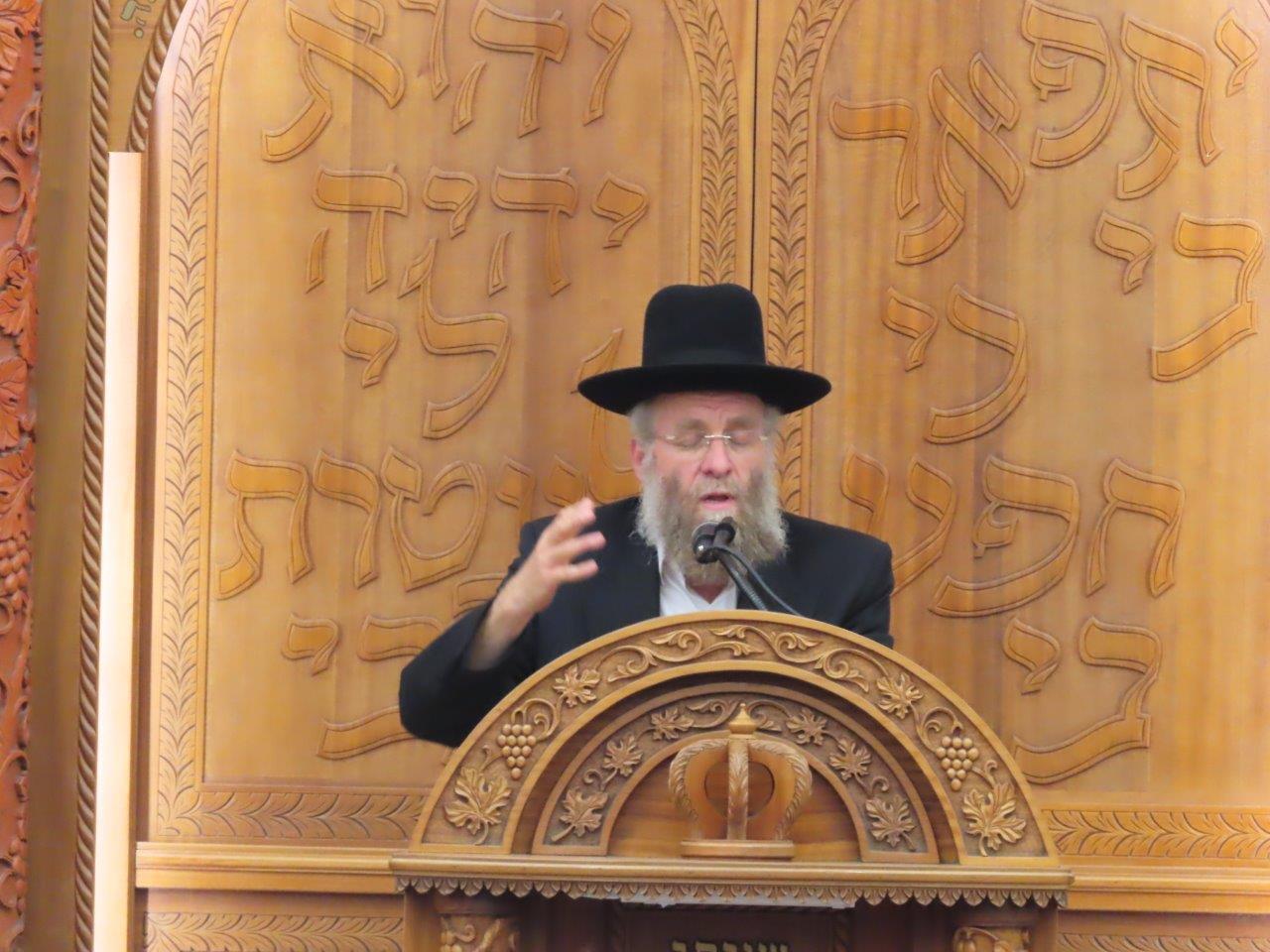 הרב צוקר. א מיכאלי