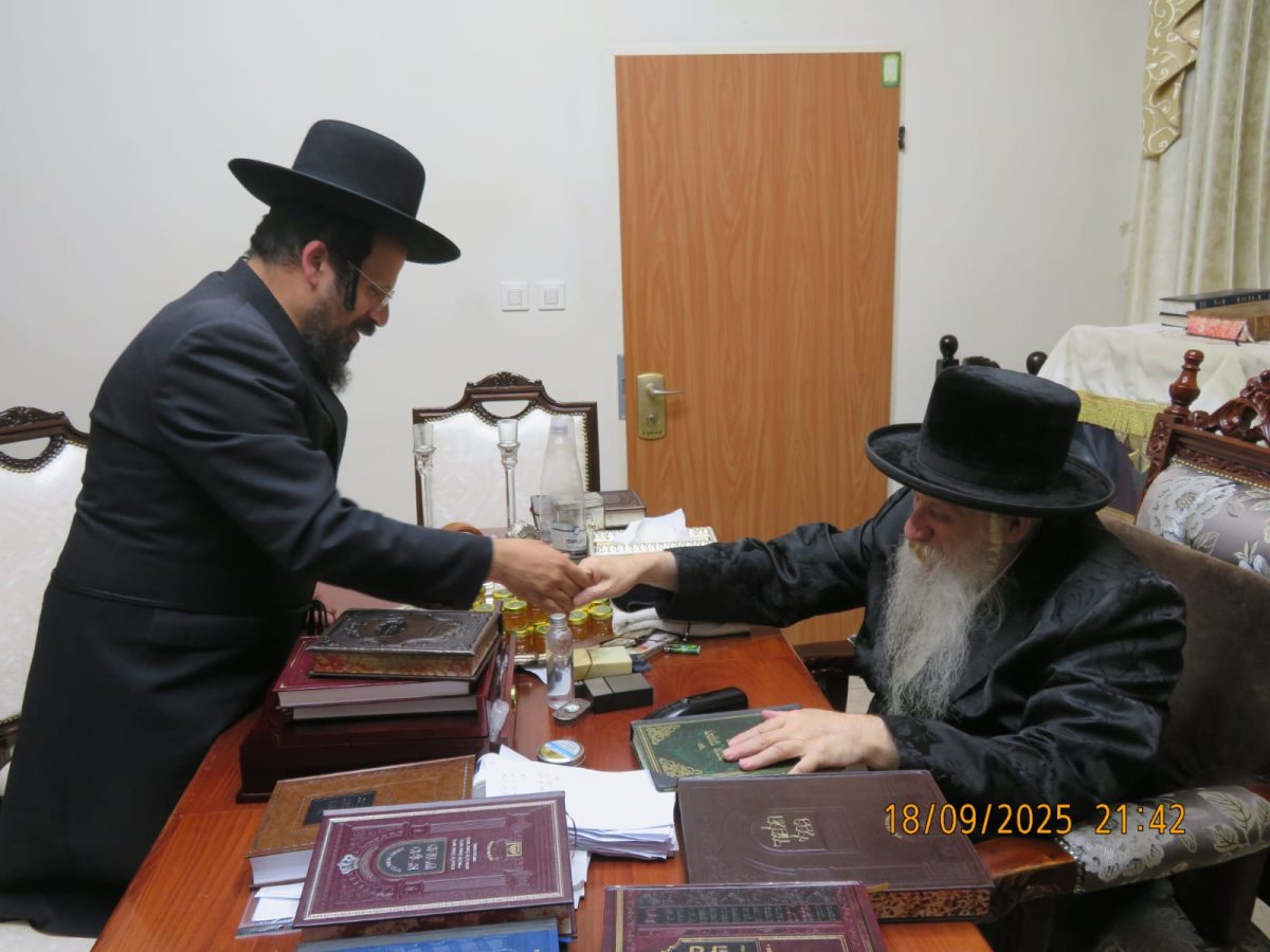 חברי סיעת אשדוד התורנית במעון הרבי מטשארנאביל