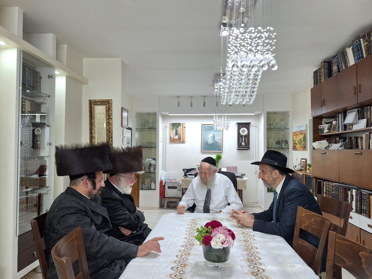 חברי אשדוד התורנית במעון רב העיר הרב שיינין