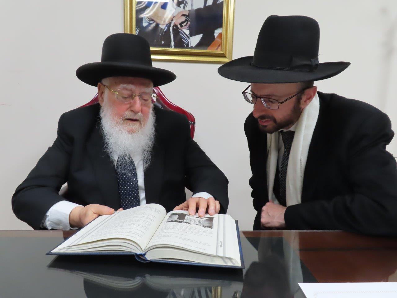 הרב פרץ עם הגרח פינטו. מ' מיכאלי