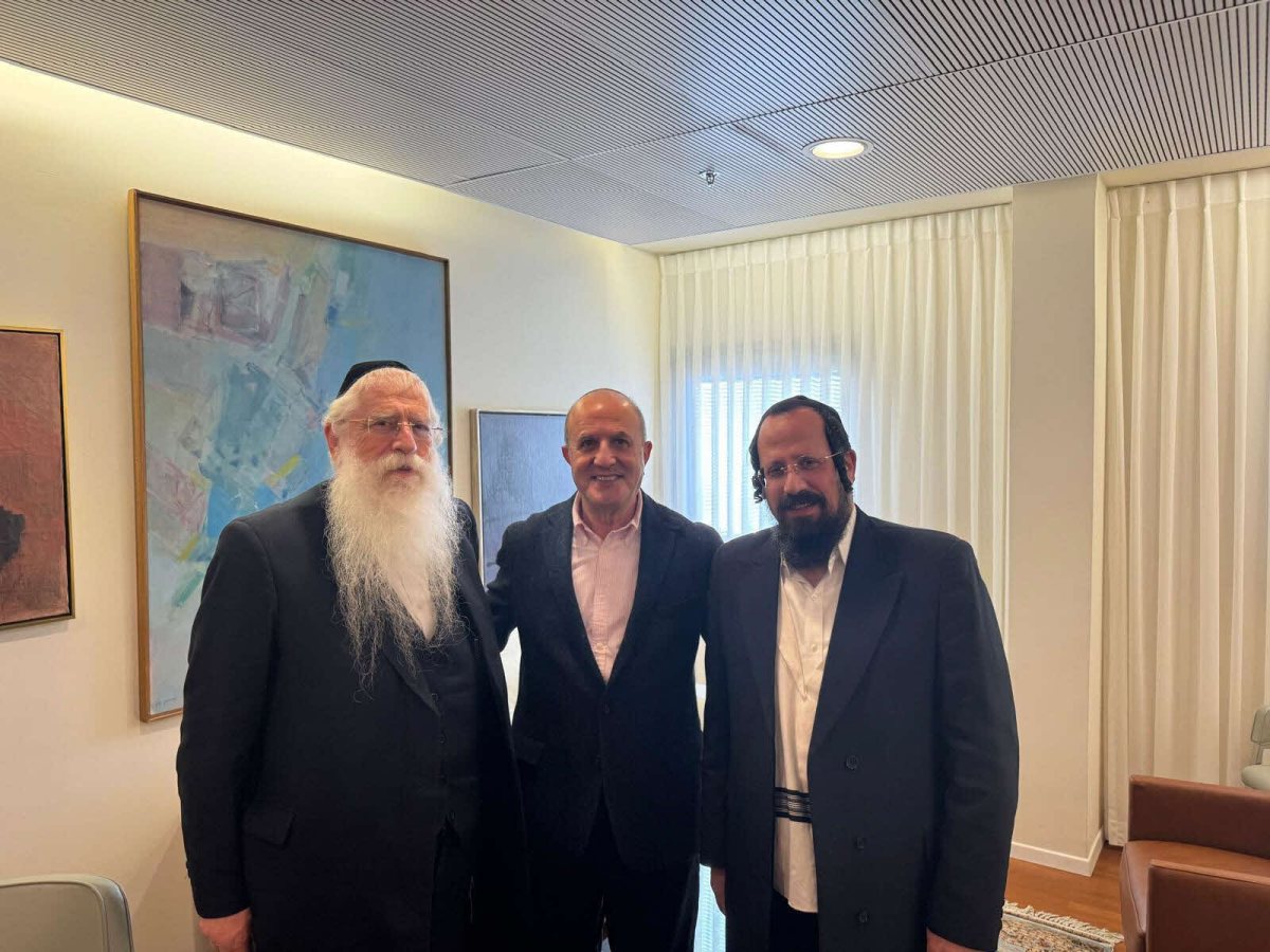 פרוש עם ראש העיר. המצלם