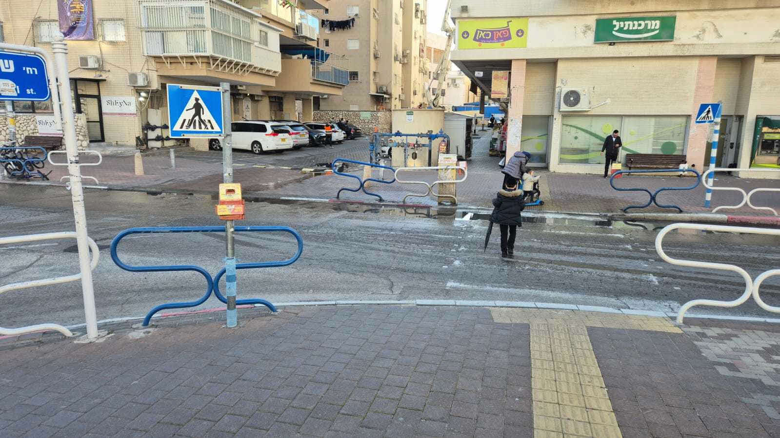 מפגע הביוב ברח' יהודה הנשיא. המצלם