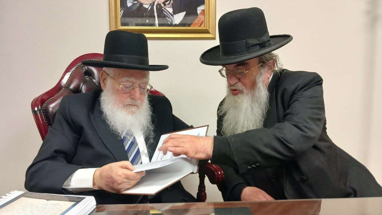 רב שכונות אשדוד הגר"ח קלמנוביץ עם הרב פינטו. מ' מיכאלי