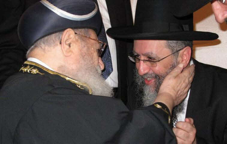 רבי דוד יוסף עם אביו הגר"ע יוסף זצ"ל. מ' מיכאלי