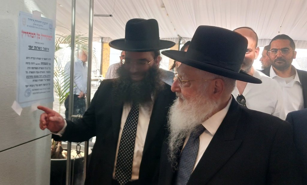 הרב פינטו עם הרב בוגנים. מ' מיכאלי