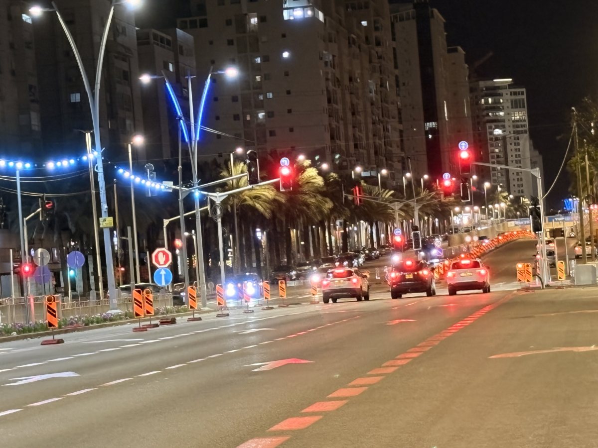 עבודות בכביש בצומת בני ברית מנחם בגין (צילום: אשדוד נט)