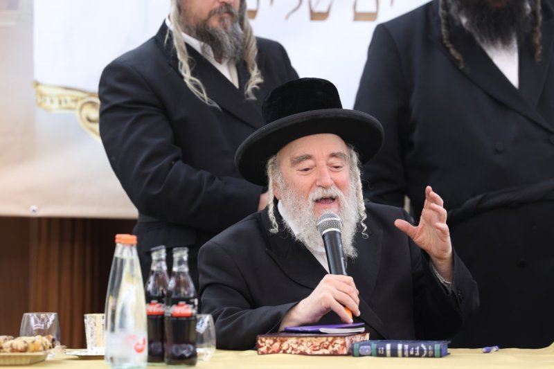 הרב ארלנגר בכינס. יעקב כהן