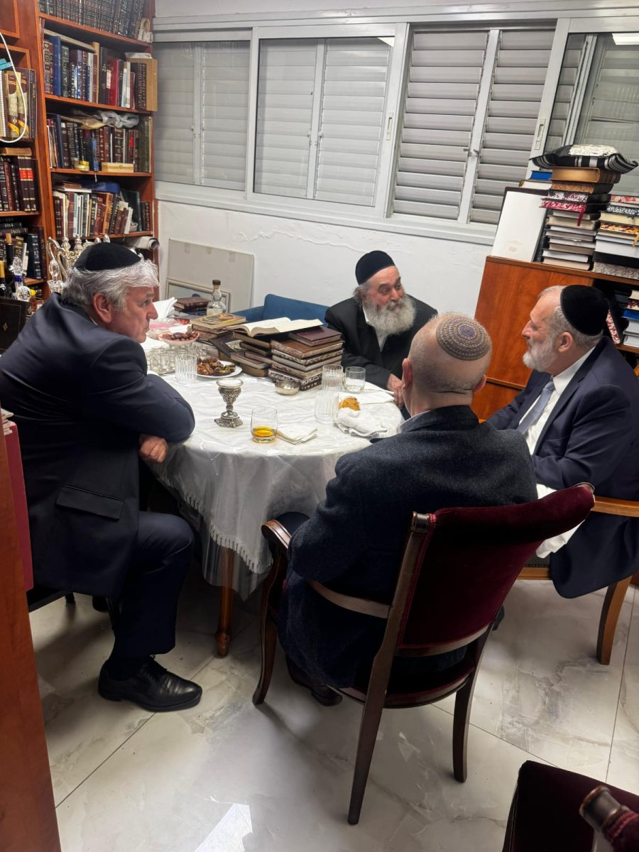 לסרי דרעי ואמסלם אצל האדמור רבי יקותיאל. המצלם