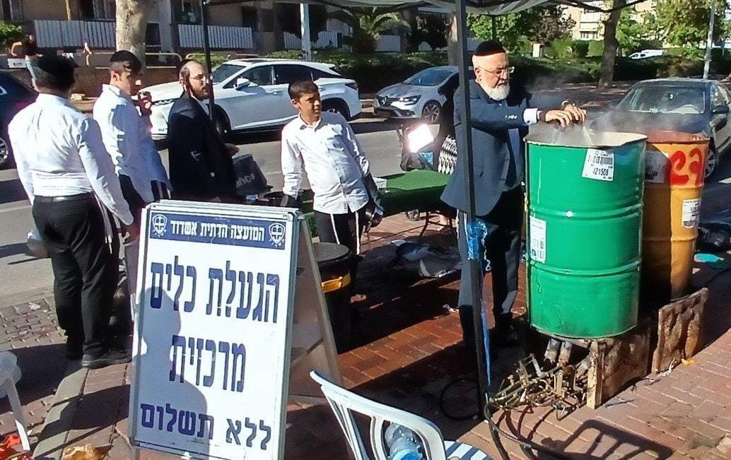 הגעלת כלים. צילום: א' מיכאלי