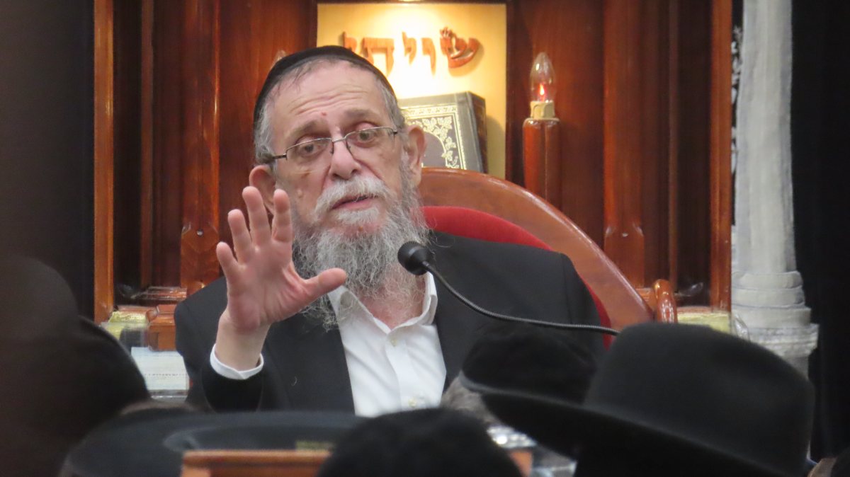 הגרי"ב שרייבר בדרשה. איגוד