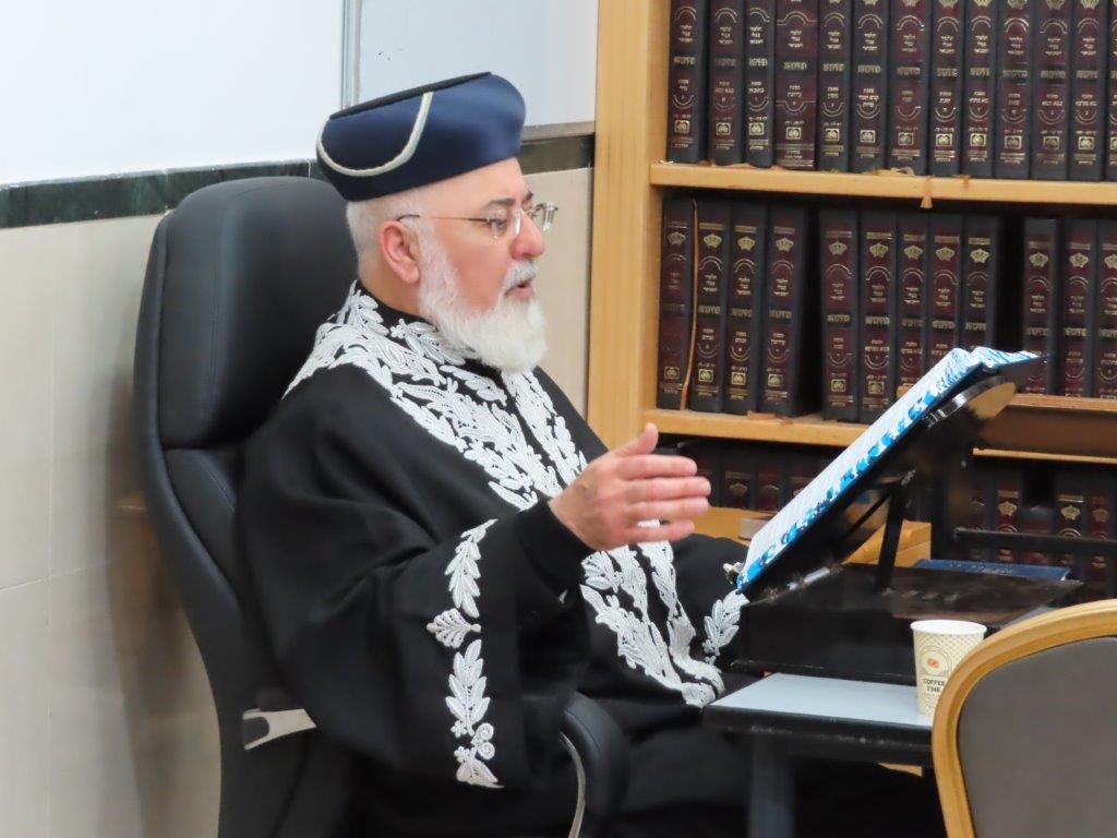 הרב עובדיה דהן בגלימת הראשל, פורים. מ' מיכאלי