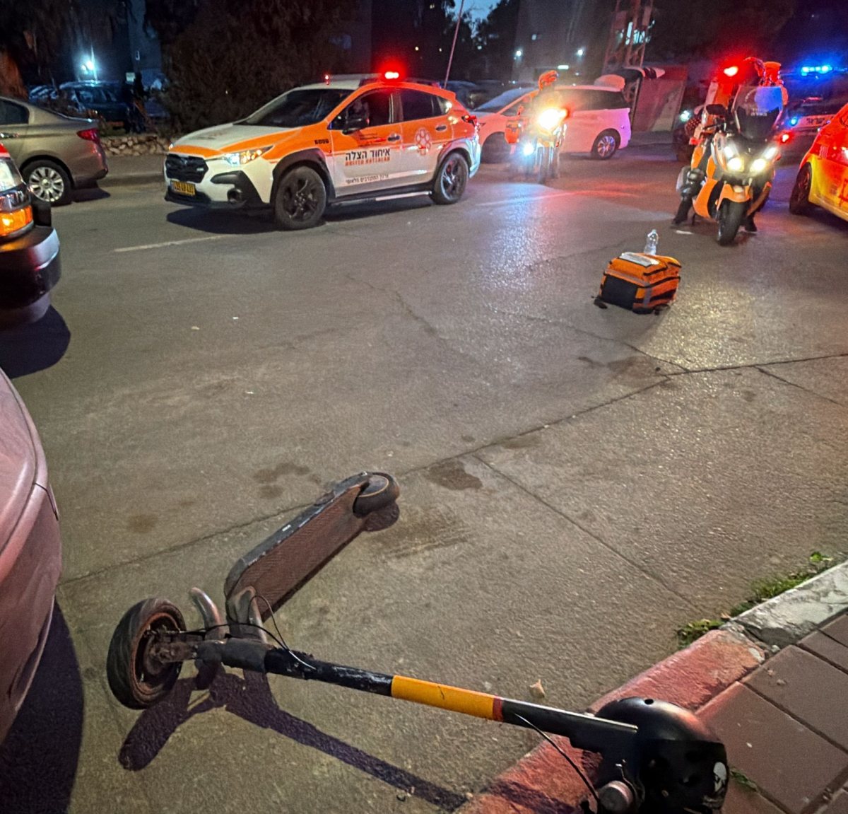 זירת התאונה ברח' אלבז. איחוד הצלה