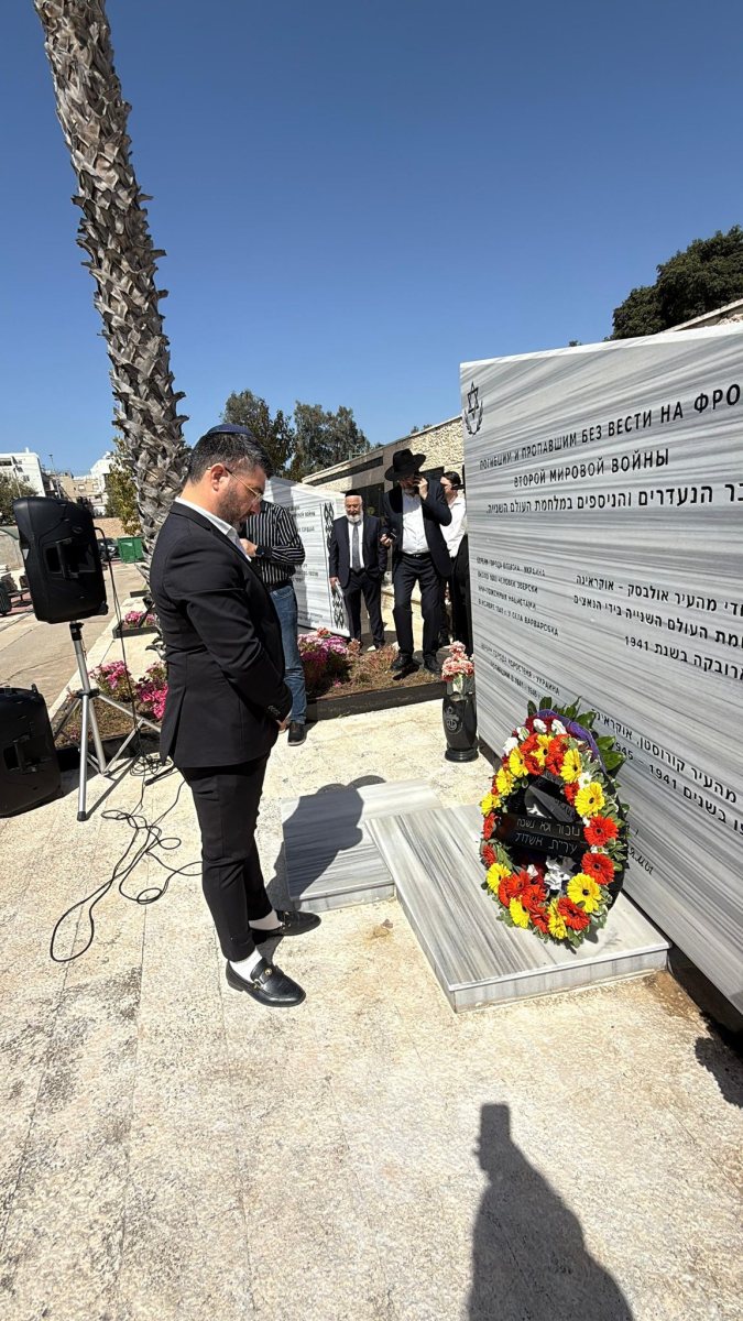 נכט בטקס יום הזכרון