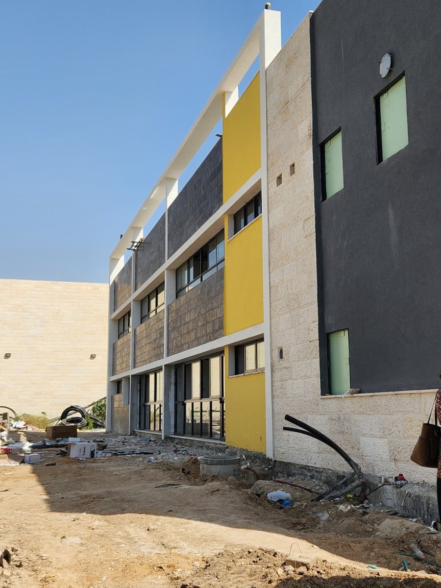 בניין בית הספר החסידי. המצלם