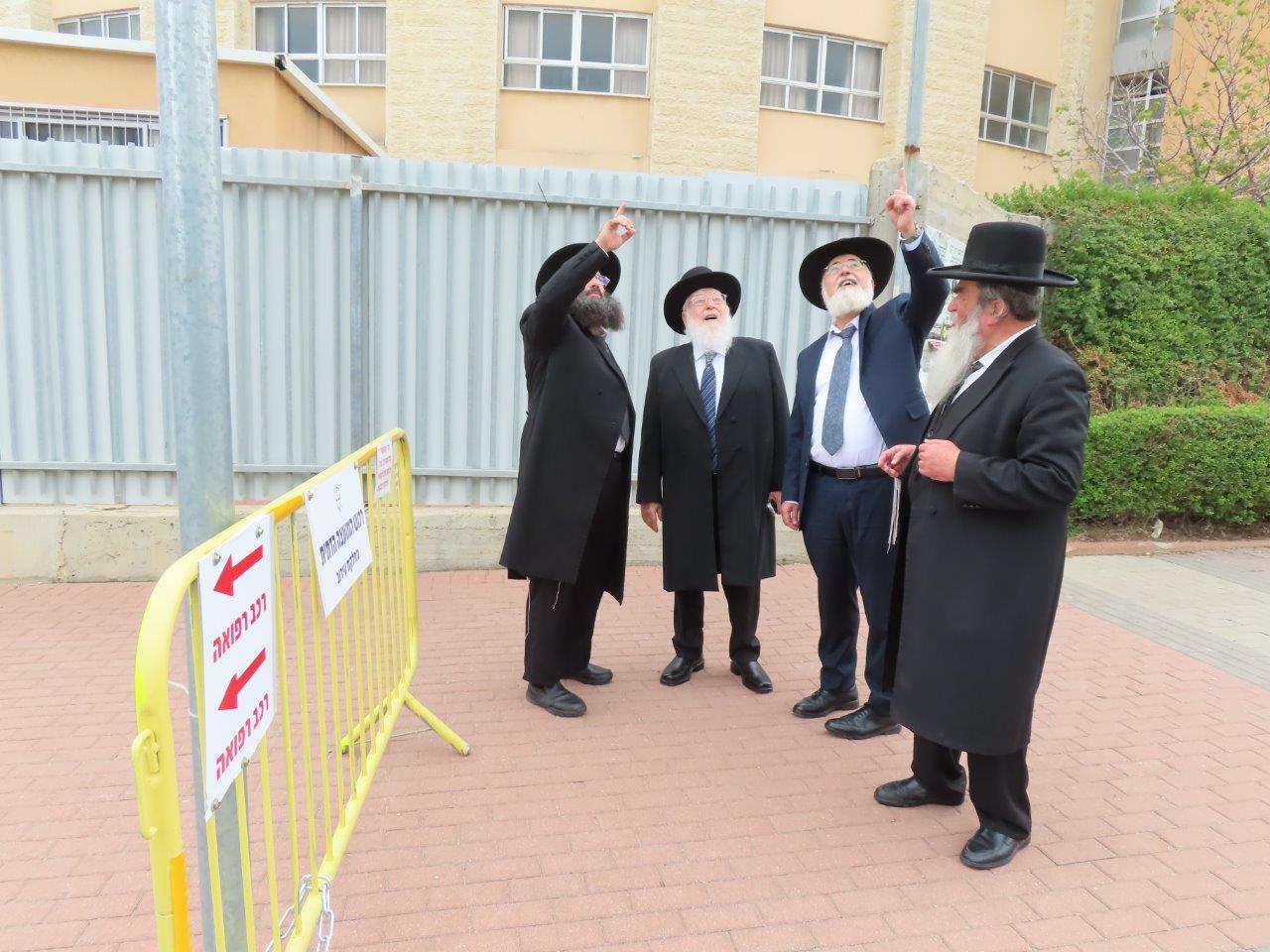 הרבנים בסיור העירובין. א' מיכאלי