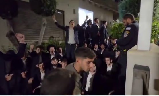 כבשו את הבית הפרטי של הקצין (צילום: יואלי ברים)