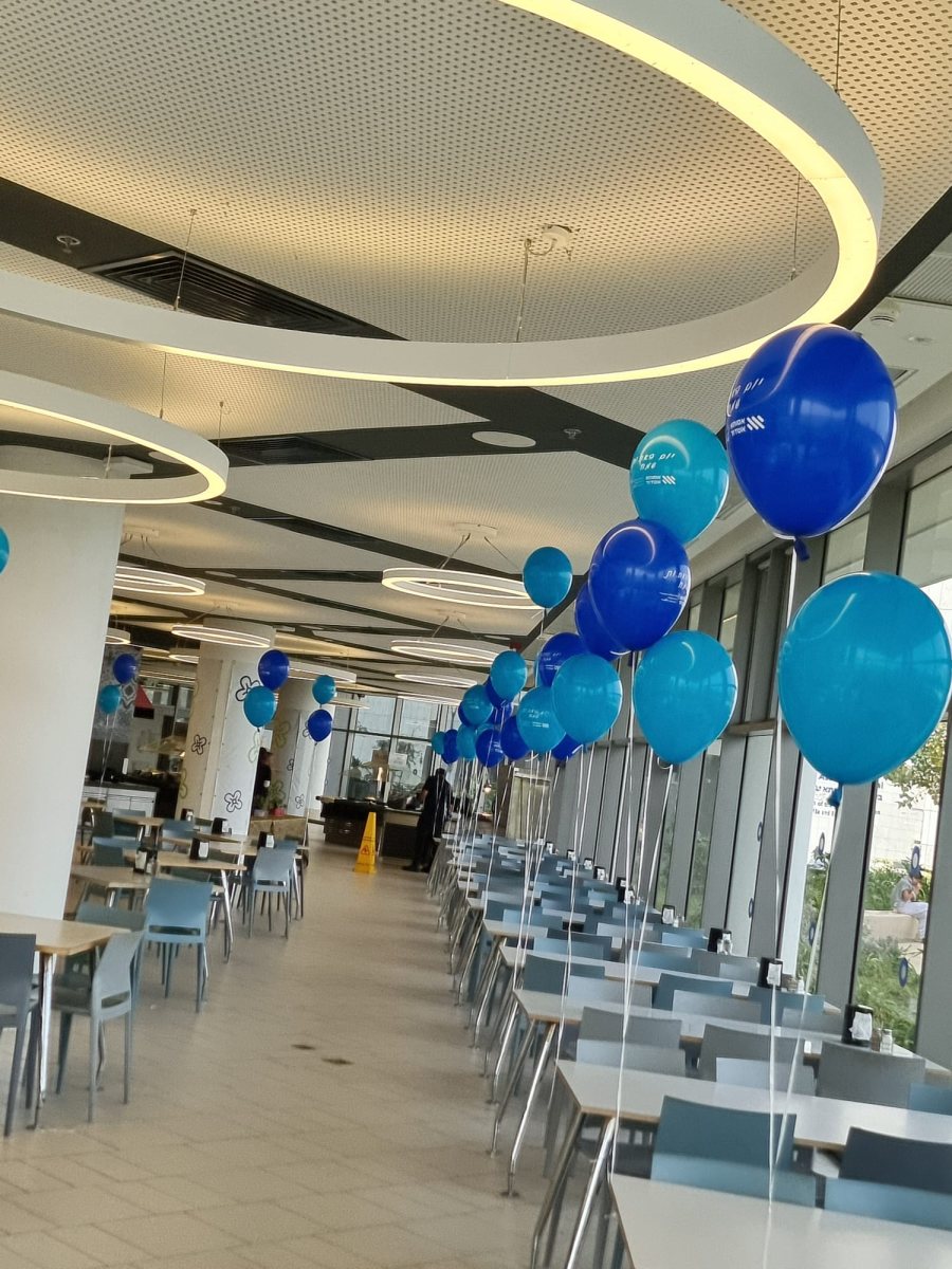 חדר האוכל באסותא מקושט לכבוד יום האחיות. אסותא