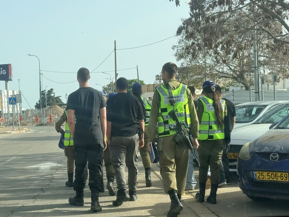 השוטרים הצבאיים והסמויים במקום