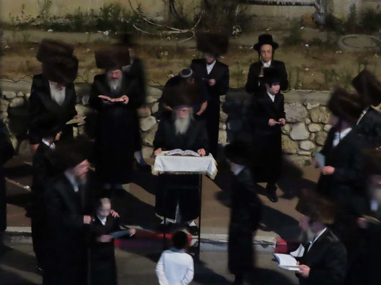 קידוש לבנה בחצר מעליץ. א' מיכאלי