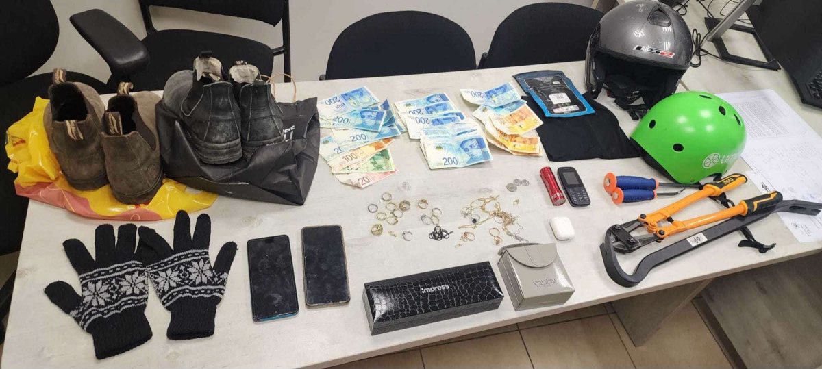 חלק מציוד הפריצה. משטרת אשדוד