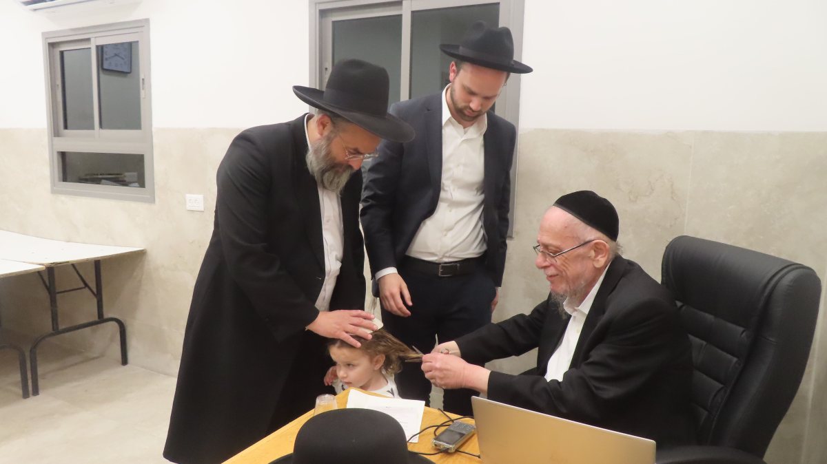 הגרי"ב שרייבר בחאלאקה. המצלם