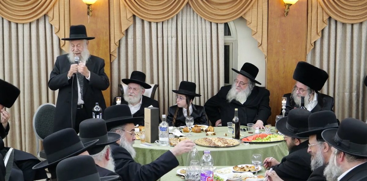 רב העיר הגר"י שיינין עם ראש הישיבה הגרש אלתר בשמחת הבר מצווה