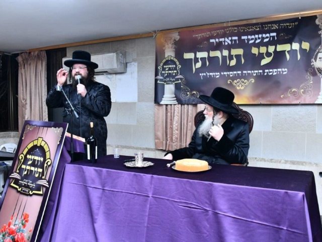 המעמד בחצר מודזיץ. שוקי לרר
