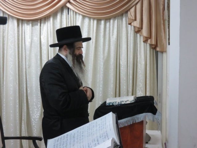 האדמור מזוטשקא בעיר. א' מיכאלי