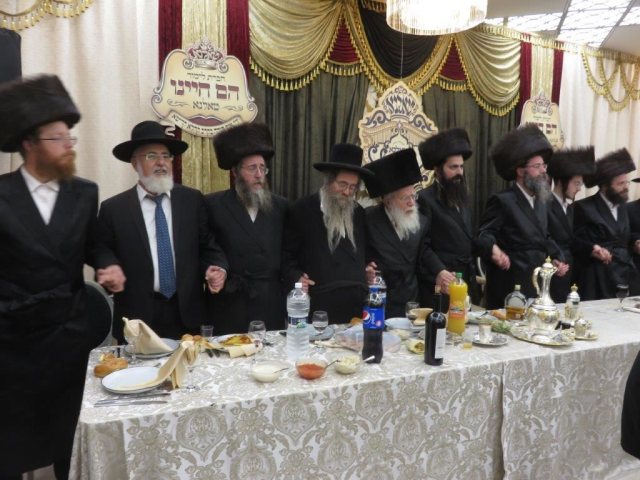 האדמור מטאלנא בשמחת השבע ברכות. א' מיכאלי