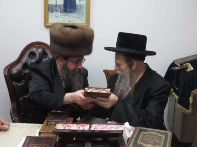 הרב מרגלי עם האדמור מטאלנא. א' מיכאלי