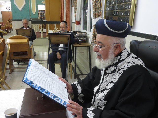 הרב עובדיה דהן במסירת השיעור בליל פורים. א מיכאלי