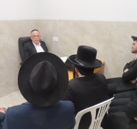 הגרי"ב שרייבר בבחינת האברכים. המצלם
